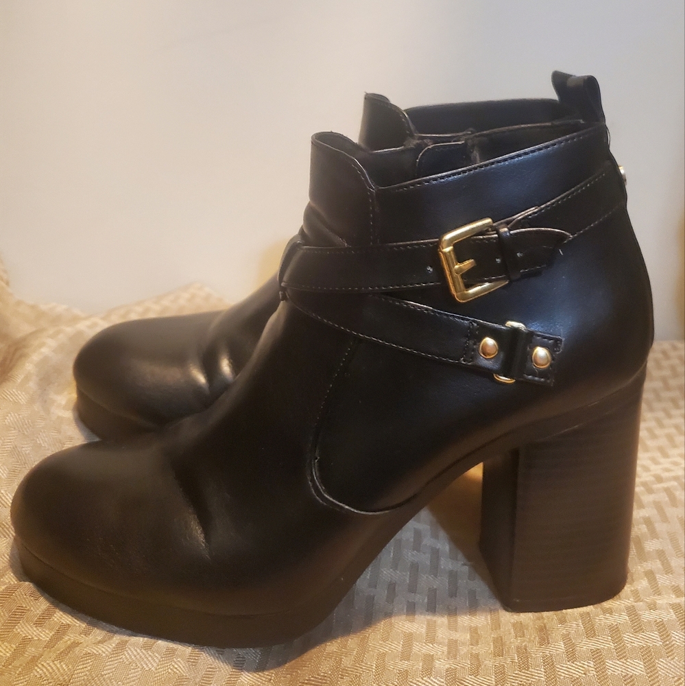 Christian Siriano black chunky block heel zip up ankle boots gold accents SZ 10